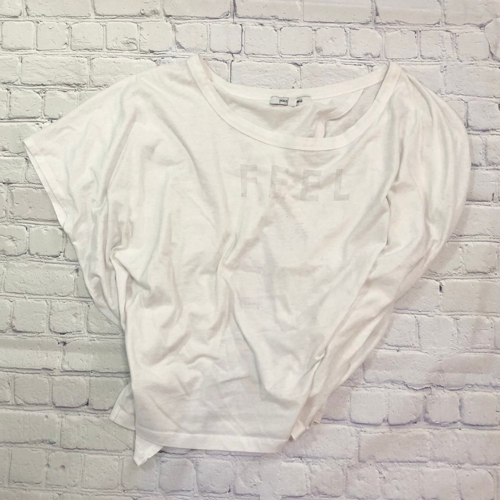 Peace Love World "Feel" Fly-away Yoga Tee Sz S